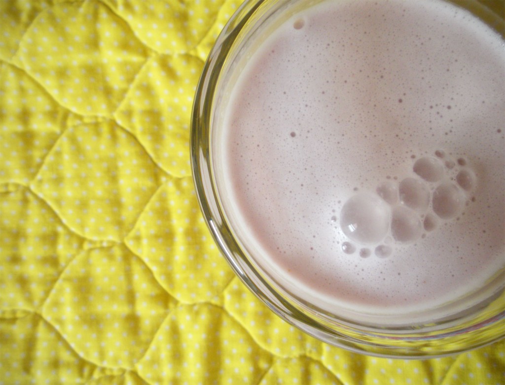 raw-cashew-milk-with-strawberries raw-cashew-milk-with-strawberries