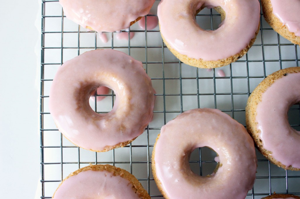 rhubarb-vanilla-bean-donuts-2