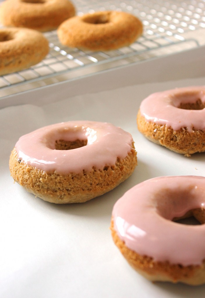 rhubarb-vanilla-bean-donuts-3